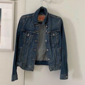 (Moving Sale) Levi’s Classic Blue Jean Jacket